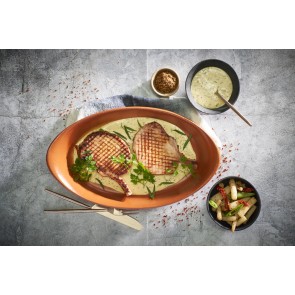 CÔTE À L’OS DE PORC À L’ESTRAGON ET À LA MOUTARDE